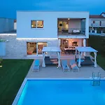 Sky Dream Near Novigrad For 6 Persons With Private Heated Pool - Pet Friendly Bužinija