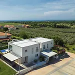 Sky Dream Near Novigrad For 6 Persons With Private Heated Pool - Pet Friendly