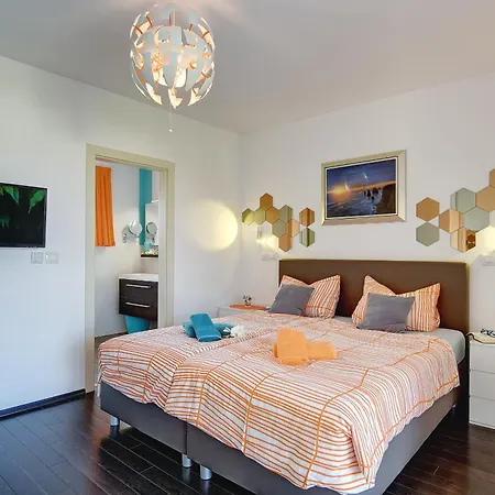 Sky Dream Near Novigrad For 6 Persons With Private Heated Pool - Pet Friendly Villa *