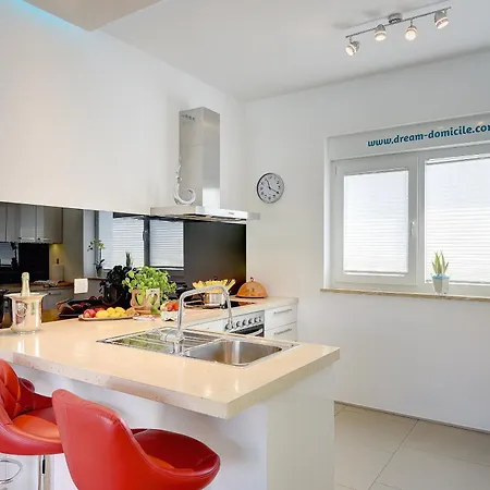 Sky Dream Near Novigrad For 6 Persons With Private Heated Pool - Pet Friendly Villa *