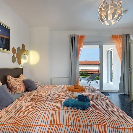 Villa Sky Dream For 8 Persons Near Novigrad Buzinija