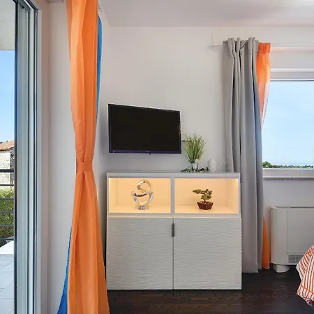 Sky Dream For 8 Persons Near Novigrad * Buzinija