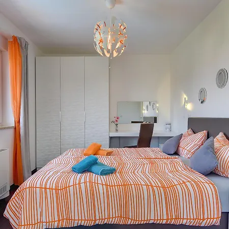 Villa Sky Dream For 8 Persons Near Novigrad