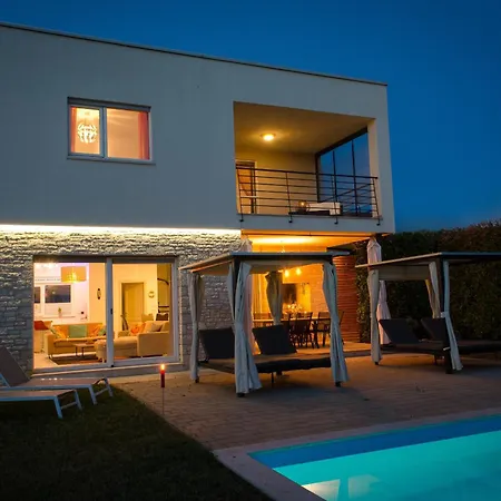 Villa Sky Dream Near Novigrad For 6 Persons With Private Heated Pool - Pet Friendly *