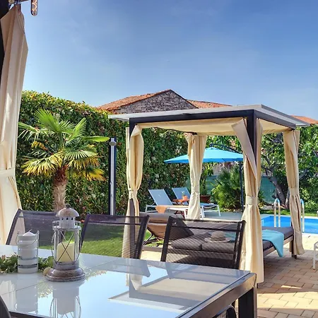 Villa Sky Dream Near Novigrad For 6 Persons With Private Heated Pool - Pet Friendly