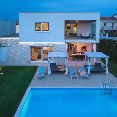 Sky Dream Near Novigrad For 6 Persons With Private Heated Pool - Pet Friendly Buzinija