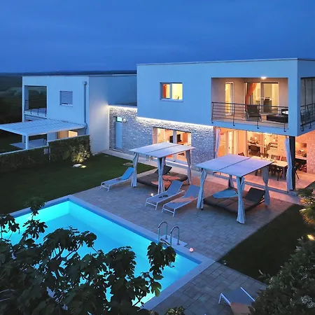 Villa Sky Dream Near Novigrad For 6 Persons With Private Heated Pool - Pet Friendly
